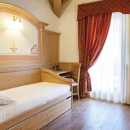 Beverly Alps Hotel & Spa Hotel 4*